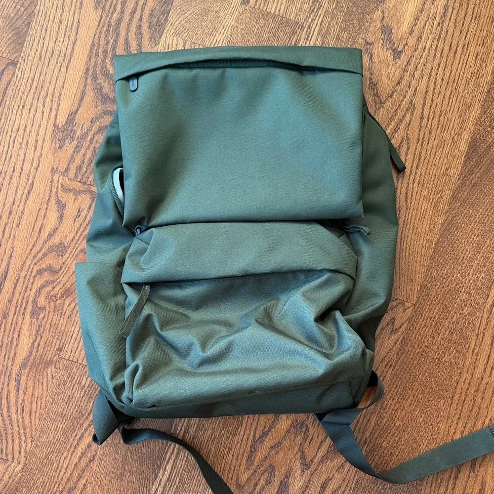 Everlane ReNew Transit Backpack - Picture 4 of 7